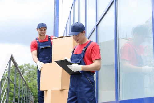 Packing and unloading support during a Plumstead removal